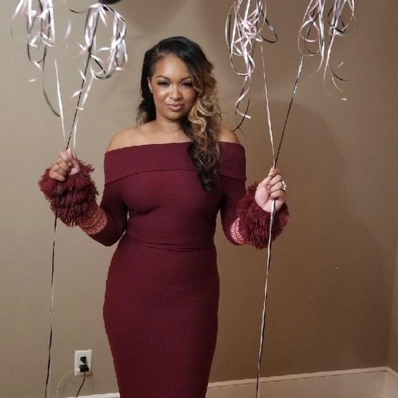 Ox blood fitted Dress - Picture 2 of 2